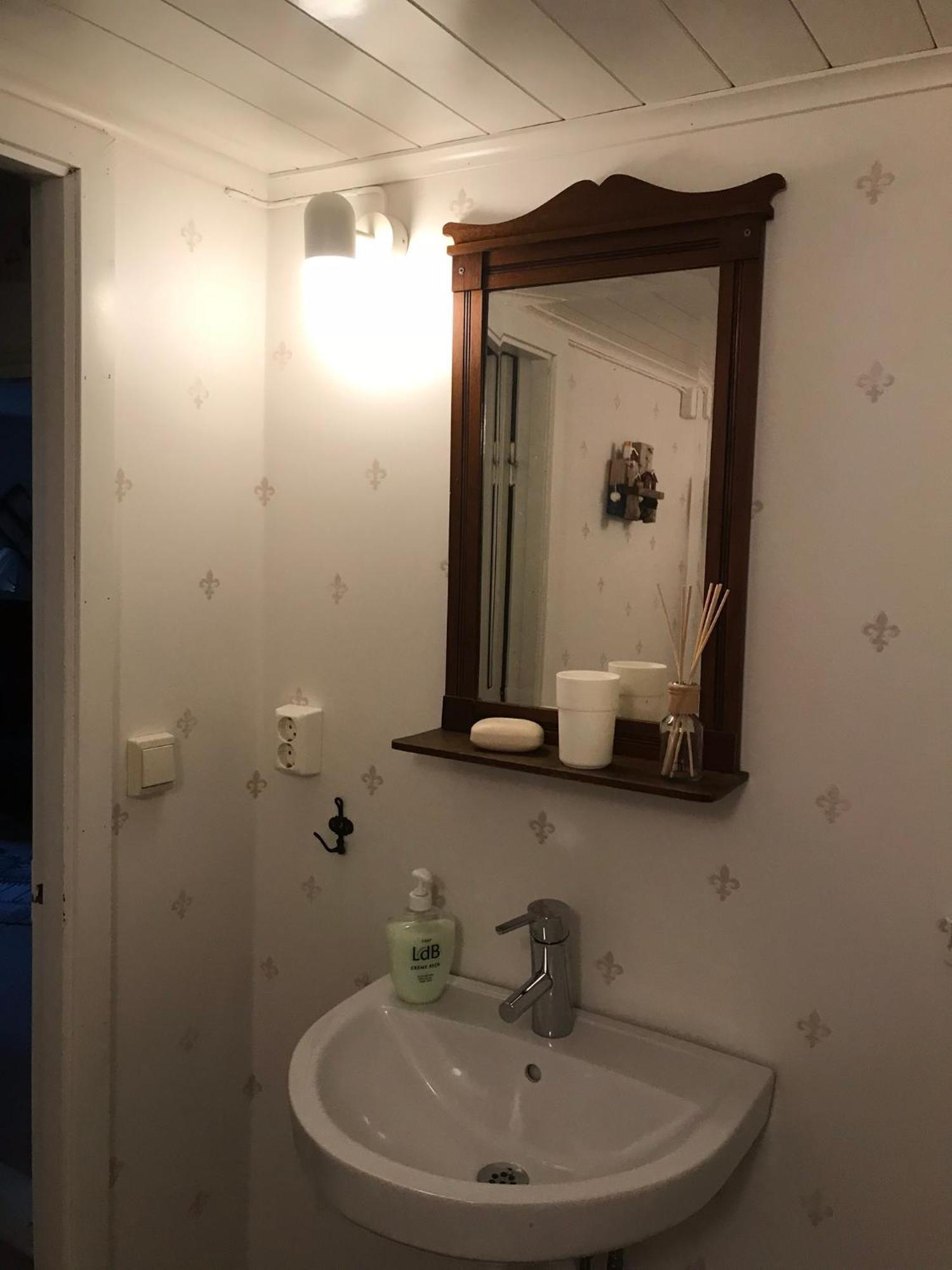 Kyrkstallet Apartment Granna Bagian luar foto